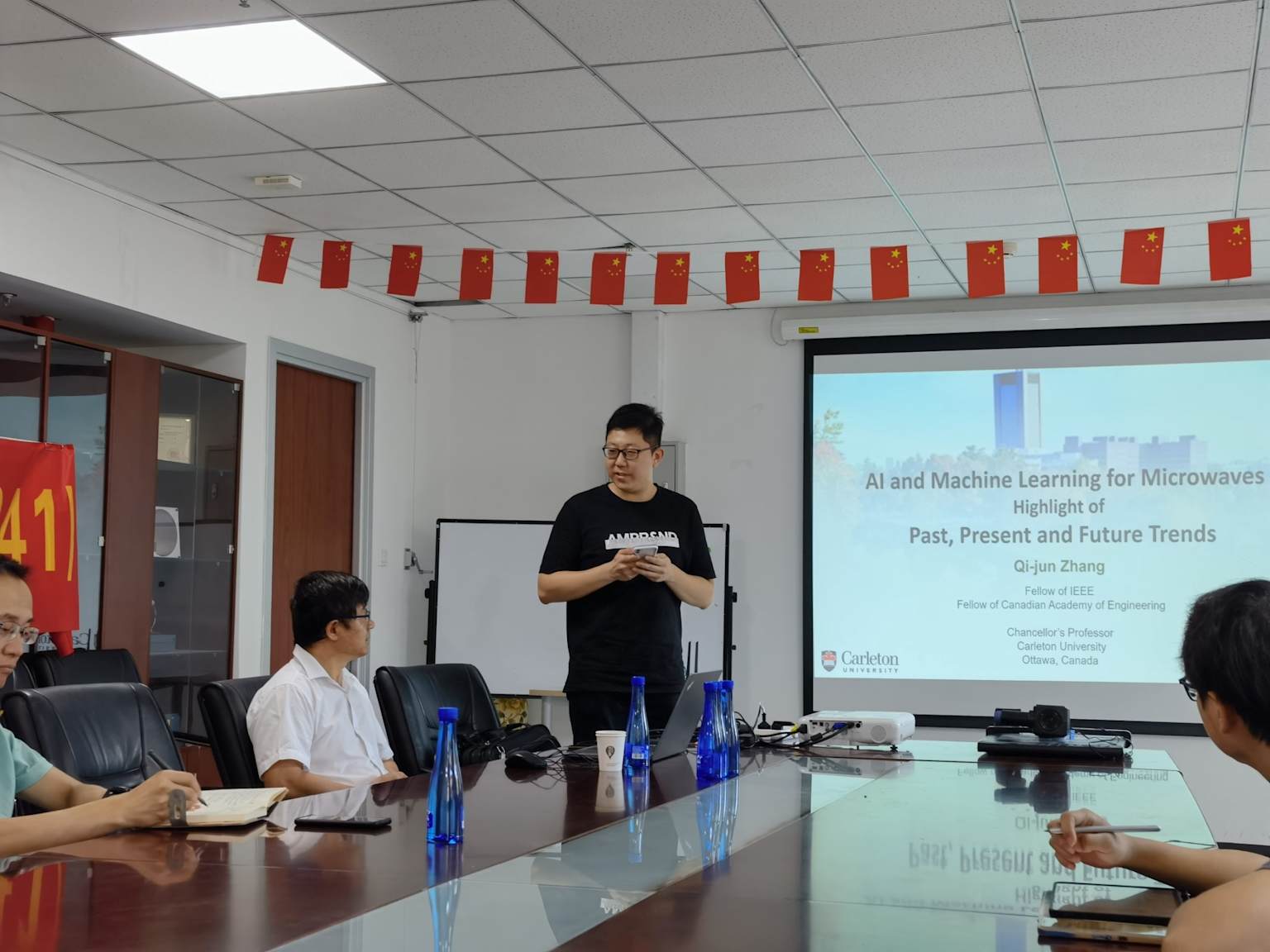 University professor Qi-jun Zhang giving a lecture on AI and machine learning trends at Carleton University